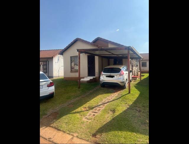 3 BEDROOM TOWNHOUSE FOR SALE IN CLAYVILLE